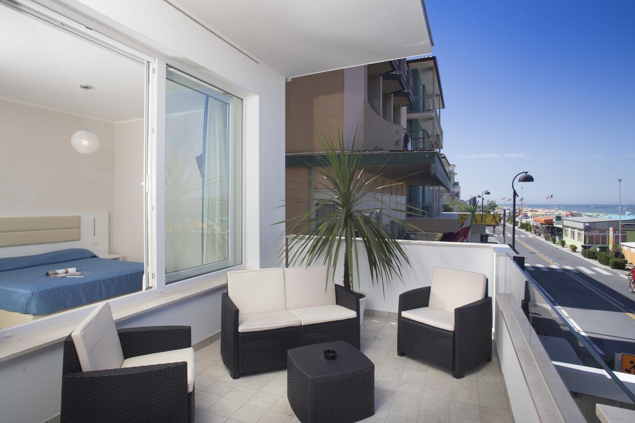 White Suite & Apartments Bellaria-Igea Marina Esterno foto