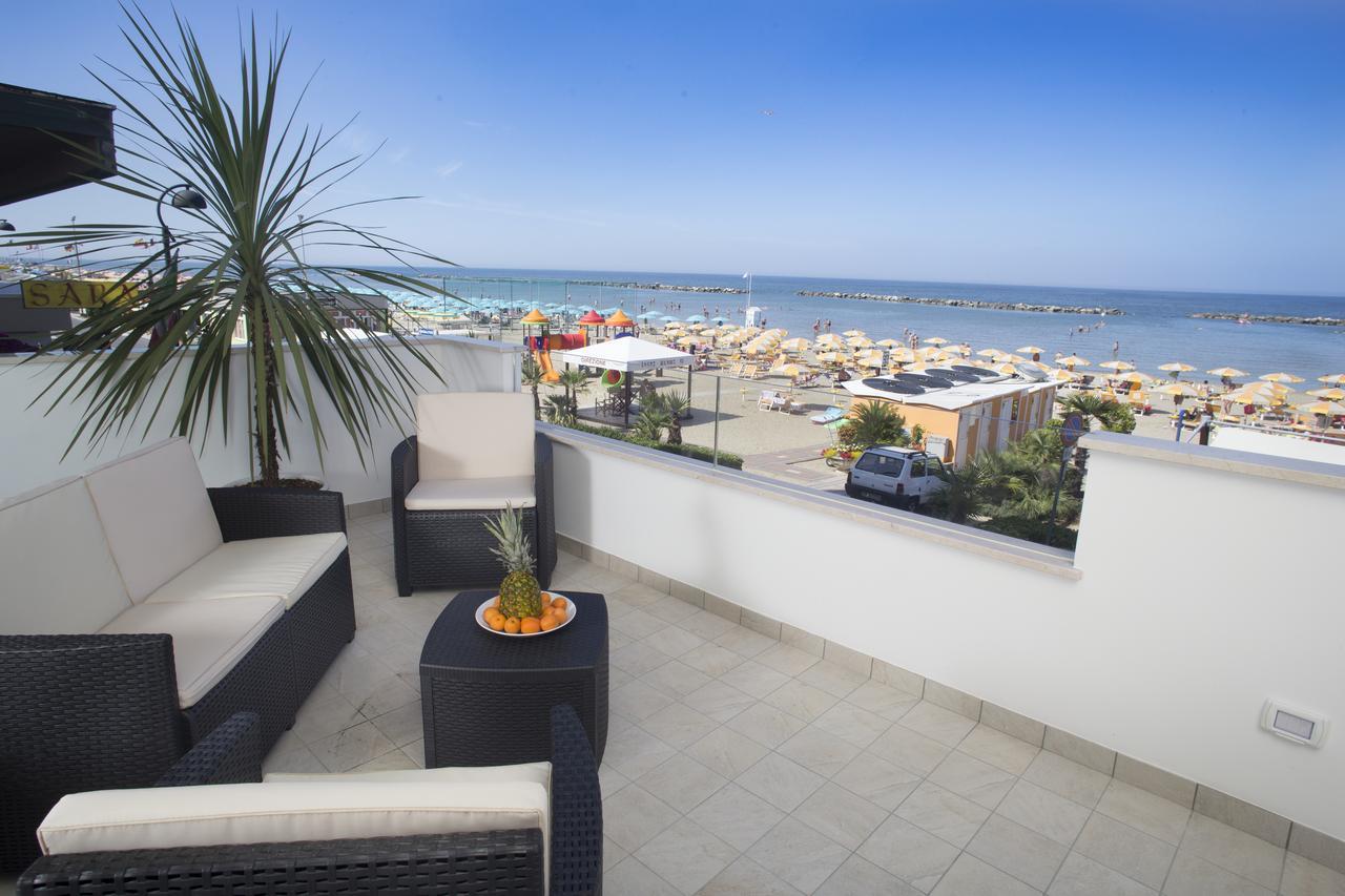 White Suite & Apartments Bellaria-Igea Marina Esterno foto