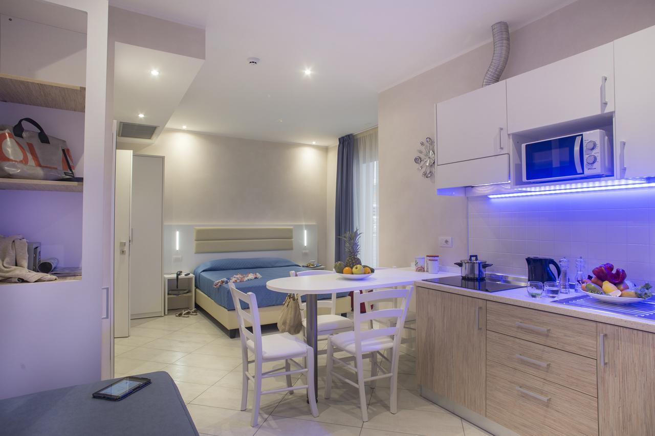 White Suite & Apartments Bellaria-Igea Marina Esterno foto