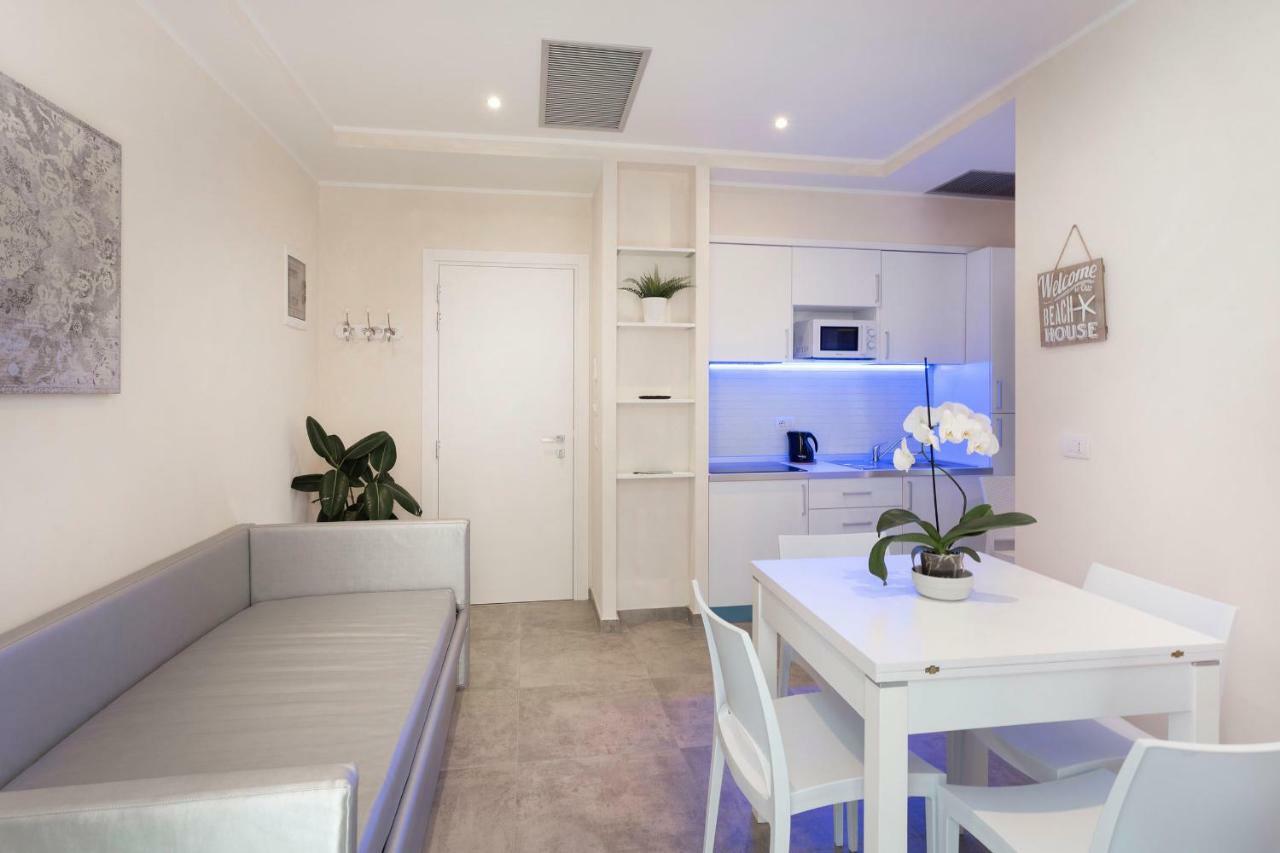 White Suite & Apartments Bellaria-Igea Marina Esterno foto