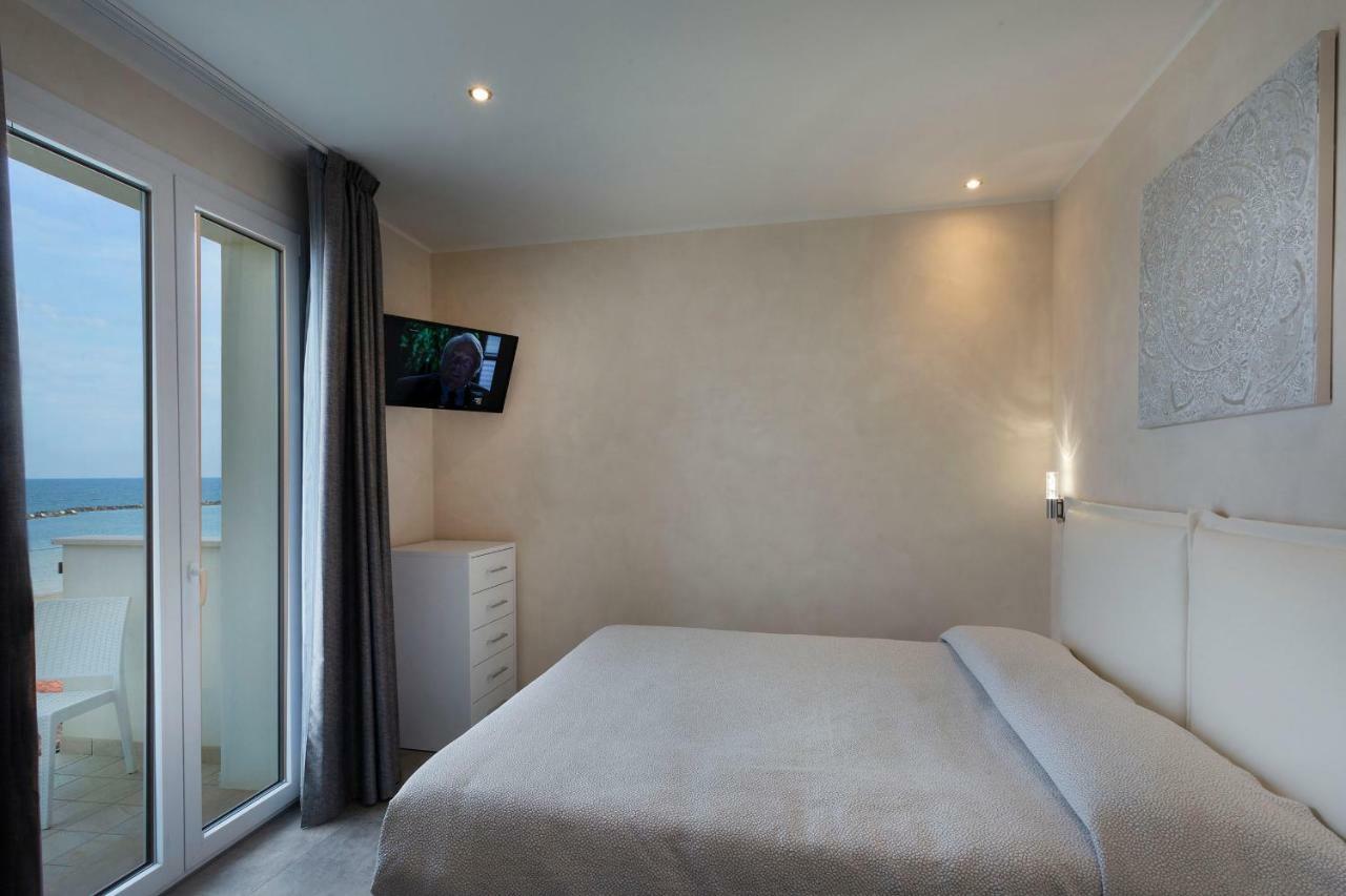 White Suite & Apartments Bellaria-Igea Marina Esterno foto