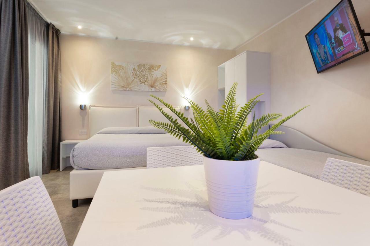 White Suite & Apartments Bellaria-Igea Marina Esterno foto