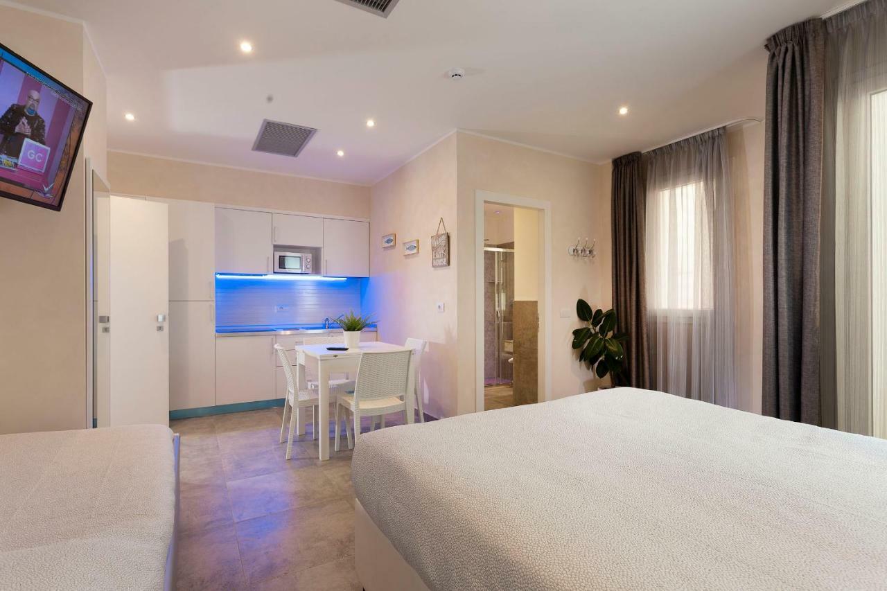 White Suite & Apartments Bellaria-Igea Marina Esterno foto